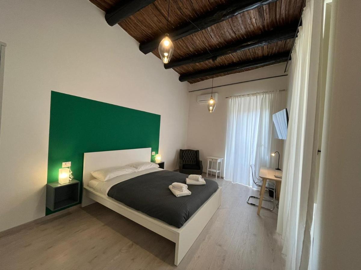 Donna Luisa A Santa Chiara Bed & Breakfast Наполи Екстериор снимка