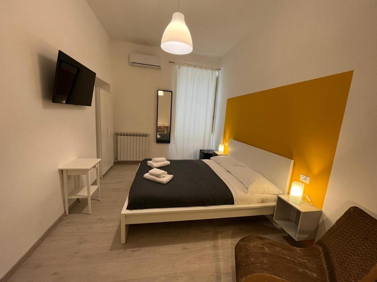 Donna Luisa A Santa Chiara Bed & Breakfast Наполи Екстериор снимка
