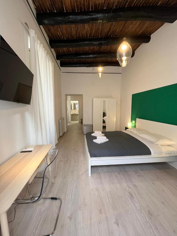 Donna Luisa A Santa Chiara Bed & Breakfast Наполи Екстериор снимка