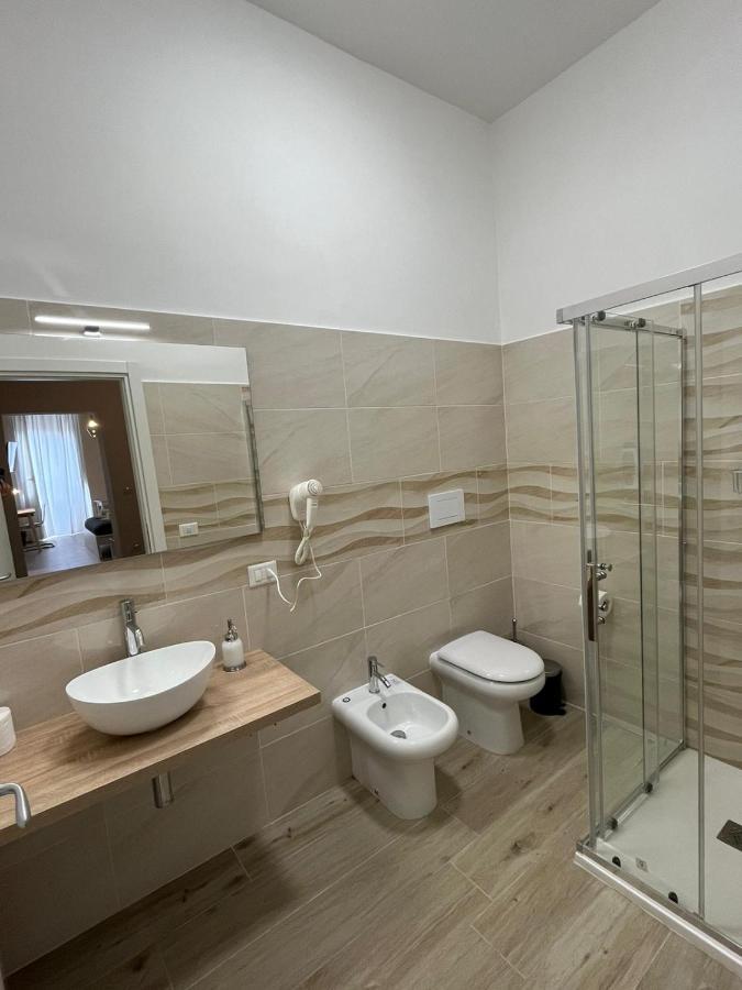 Donna Luisa A Santa Chiara Bed & Breakfast Наполи Екстериор снимка
