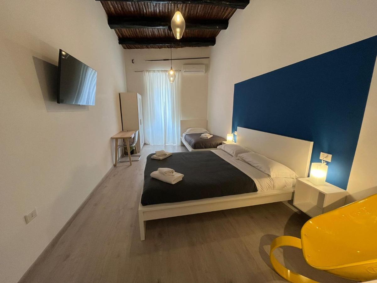 Donna Luisa A Santa Chiara Bed & Breakfast Наполи Стая снимка