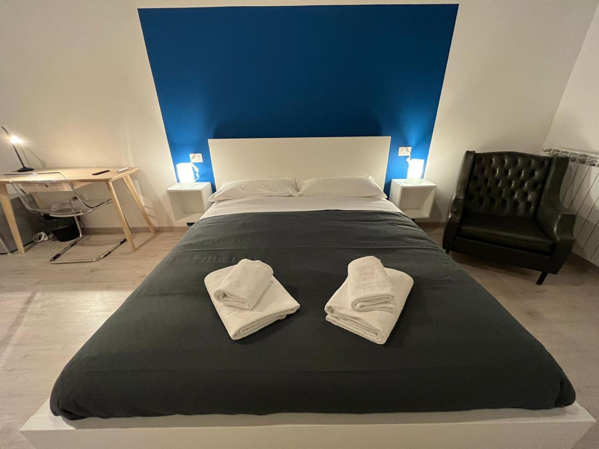 Donna Luisa A Santa Chiara Bed & Breakfast Наполи Стая снимка