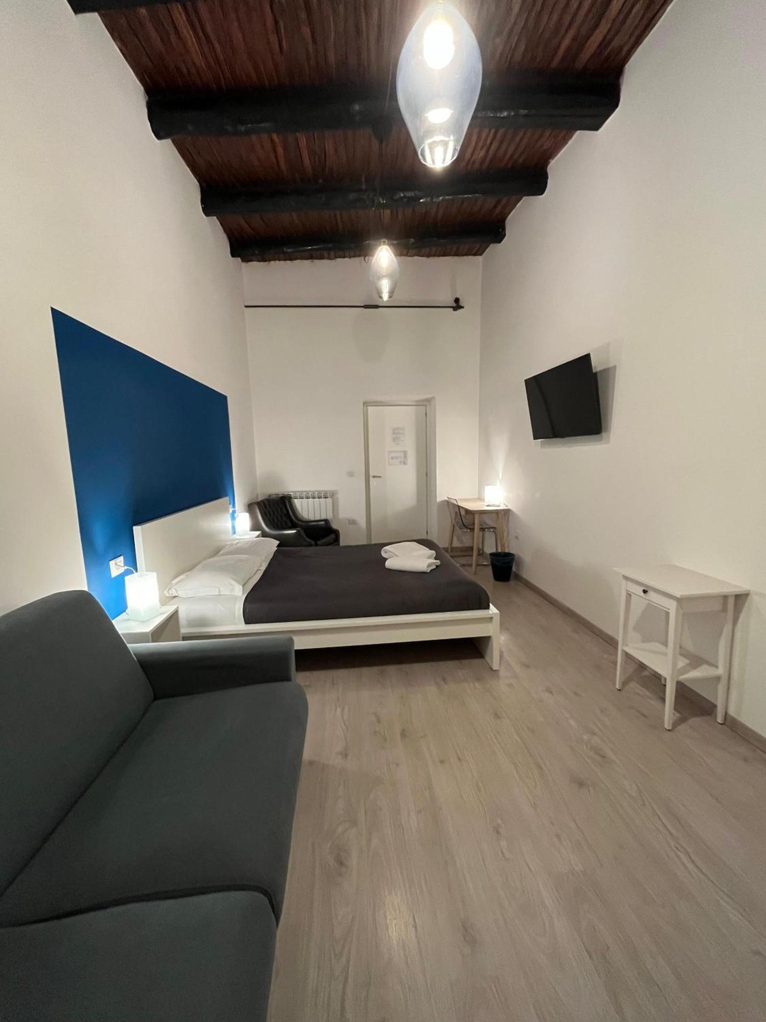 Donna Luisa A Santa Chiara Bed & Breakfast Наполи Екстериор снимка